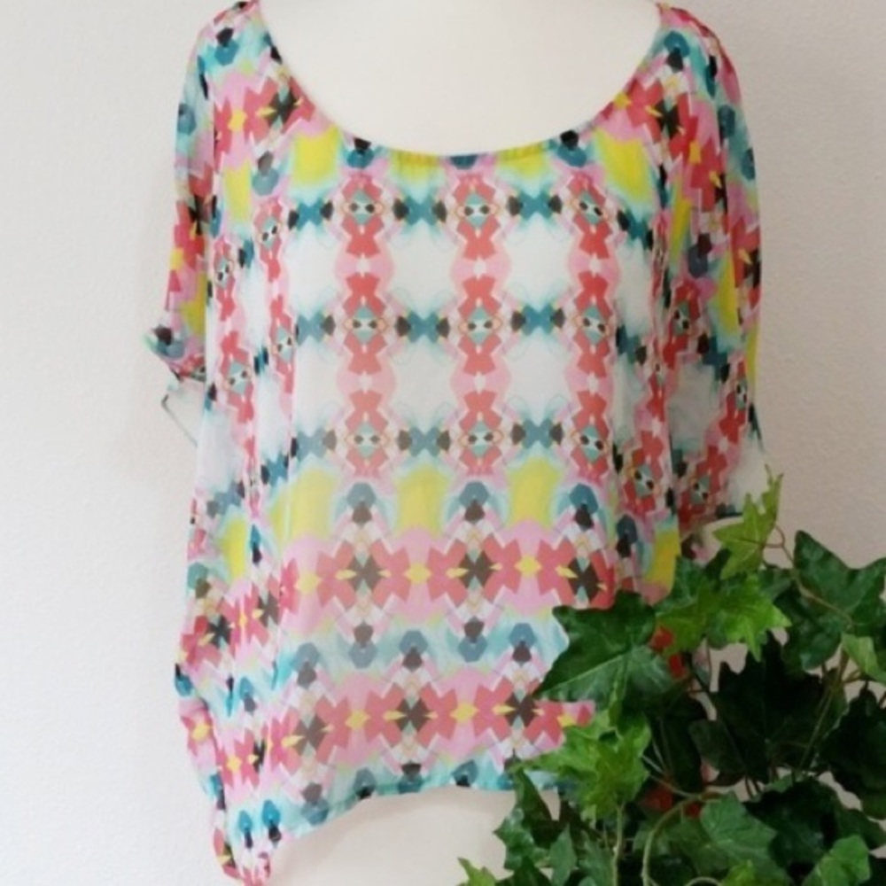 Bisou Bisou Sheer Geometric Top